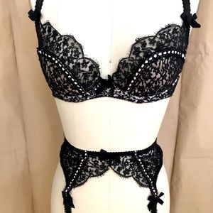 “Fairly New” Two Piece Softly Padded UnderWire Bra/Spender Set